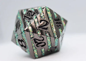 FBG DICE D20 35MM METAL BLACK GREEN MICA