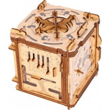 CLUEBOX: CAMBRIDGE LABRYNTH
