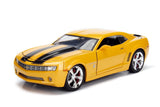 DC 1:24 HOLLYWOOD RIDES TRANSFORMERS 2006 CAMARO BUMBLEBEE WITH COIN